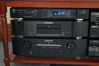 Hifi Marantz CD6005 CD player, PM7004 Amplifier, and Sansui AT202 timer.